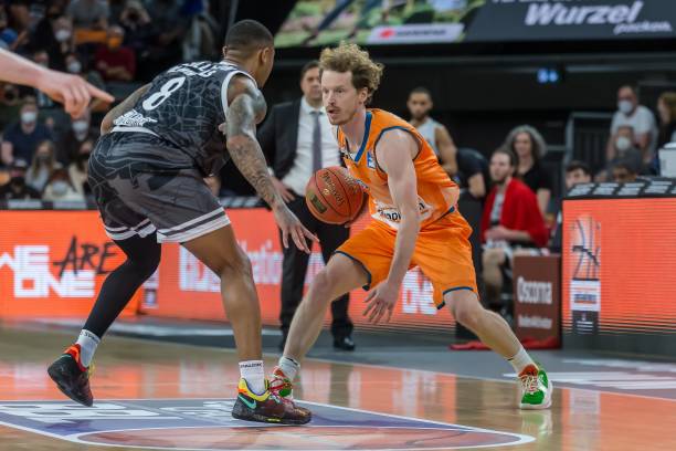 调整对争冠 调整对争冠